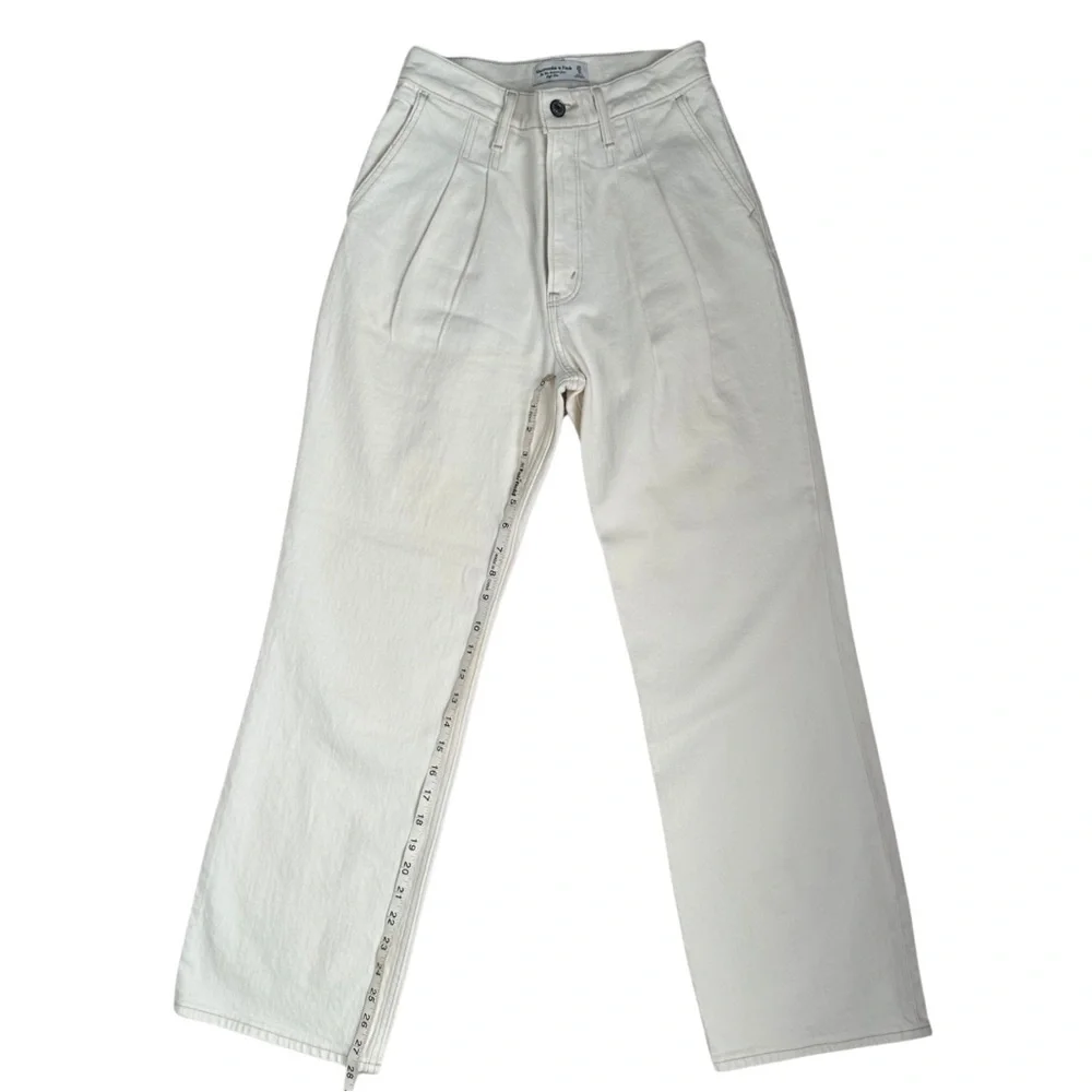 Abercrombie & Fitch The ‘90s Relaxed Jean High Rise - White Jean - Picture 2 of 4